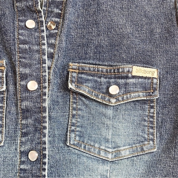 Billabong Jean Western Shirt with Pearl Snap closure. Size Junior Medium - Picture 3 of 9